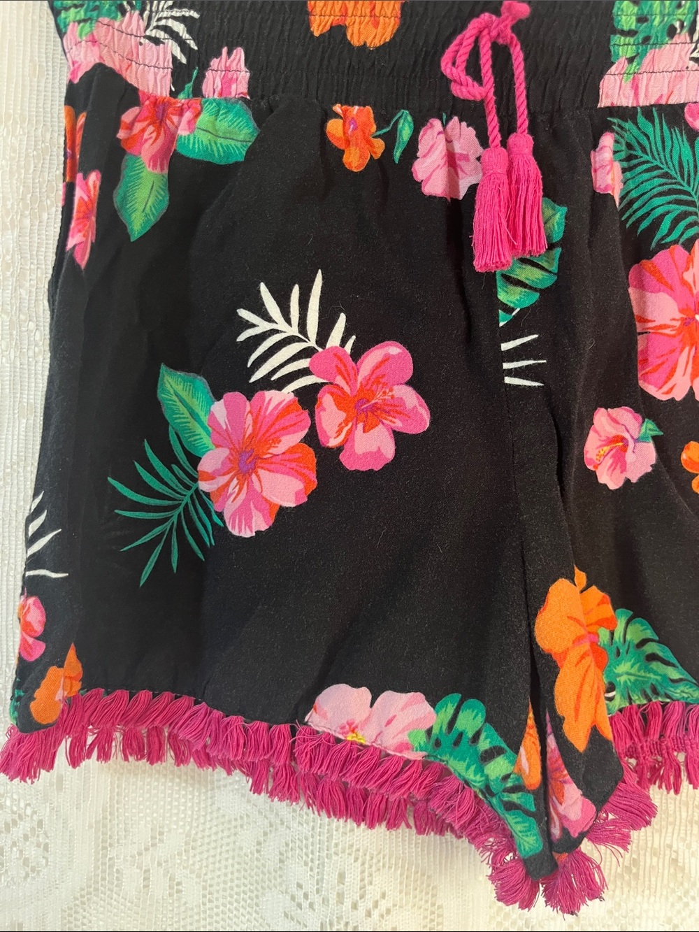 😻5for15😻unbranded High-Waist Black Tropical Fringe Shorts with Pink Tassel S - Picture 2 of 3